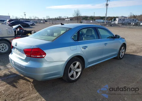 2012 Volkswagen Passat 2.5L Se z USA, uszkodzony, nr VIN 1VWBH7A33CC020813